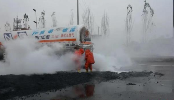 油罐車(chē)發(fā)生天然氣泄漏，救援專(zhuān)用便攜式可燃氣體檢測儀